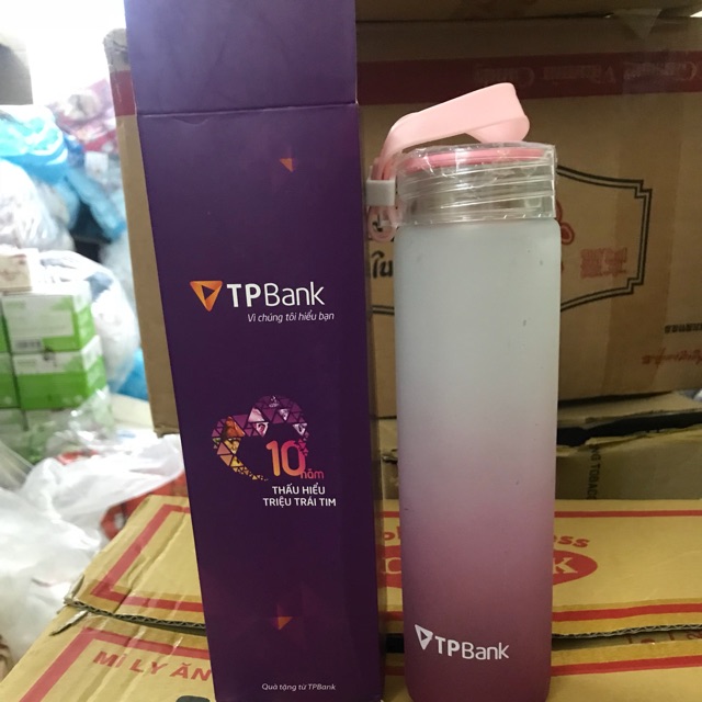 Bình thuỷ tinh đựng nước