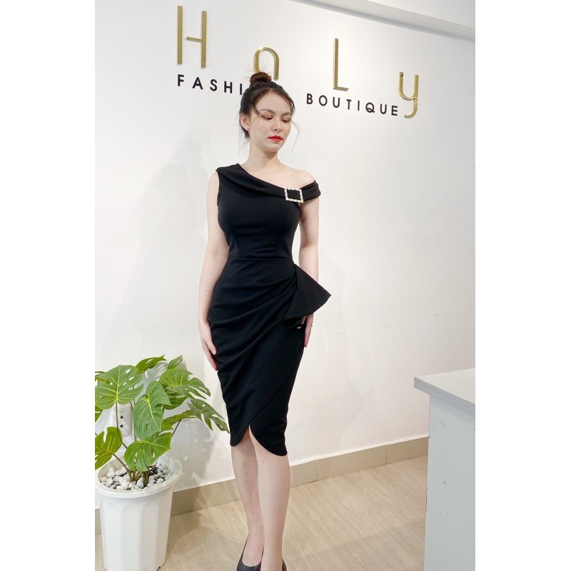 Ảnh thật shop chụp..Đầm body dự tiệc cổ thuyền đính phụ kiện vạc chéo màu đen qúy phái