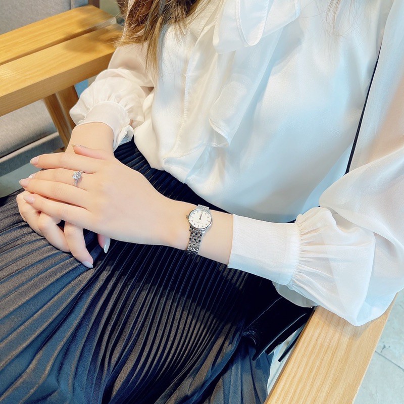Đồng hồ nữ Frederique Constant case nhỏ xinh dành cho các nàng tay tấm nha !! .