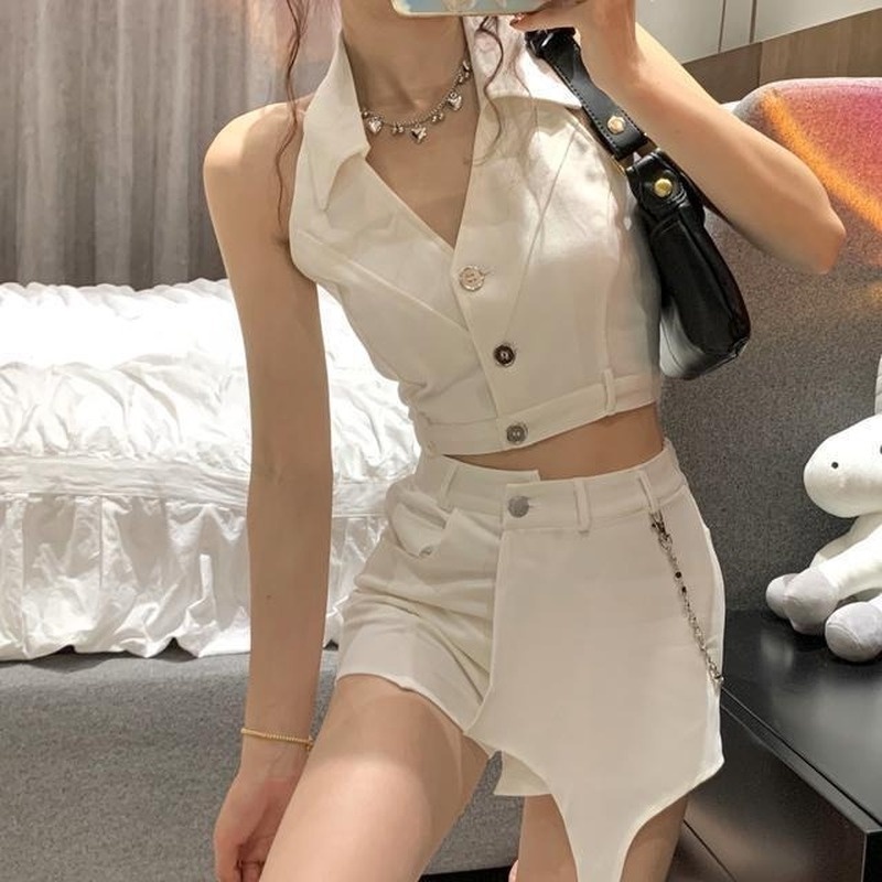 Bộ Áo Tank Top Cổ Chữ V + Quần Short Lệch Tà Thời Trang Cá Tính 2027