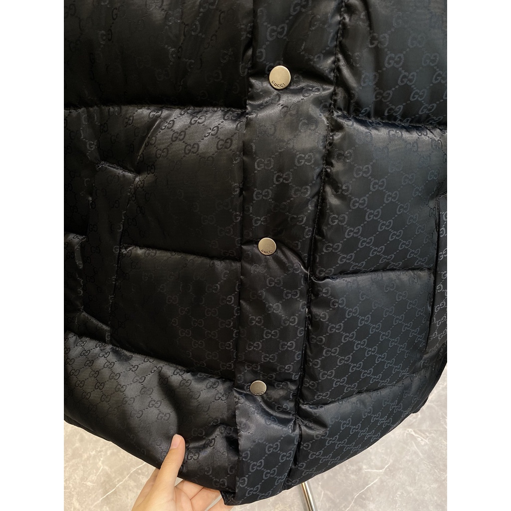 Áp phao béo nam thời trang GUCCI GG GC với họa tiết thương hiệu cổ điển