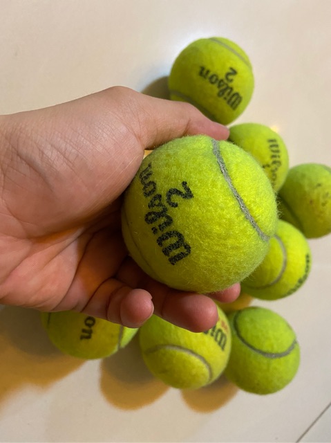 Độ mới 80-90% Banh Tennis Bóng Tennis ( hoặc làm đồ chơi cho chó mèo )giá rẽ chất lượng tốt .Mua 4 trái kèm 1 hộp Wilson