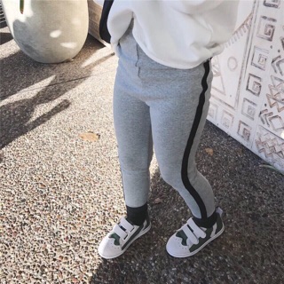 Quần legging kiểu dáng thể thao