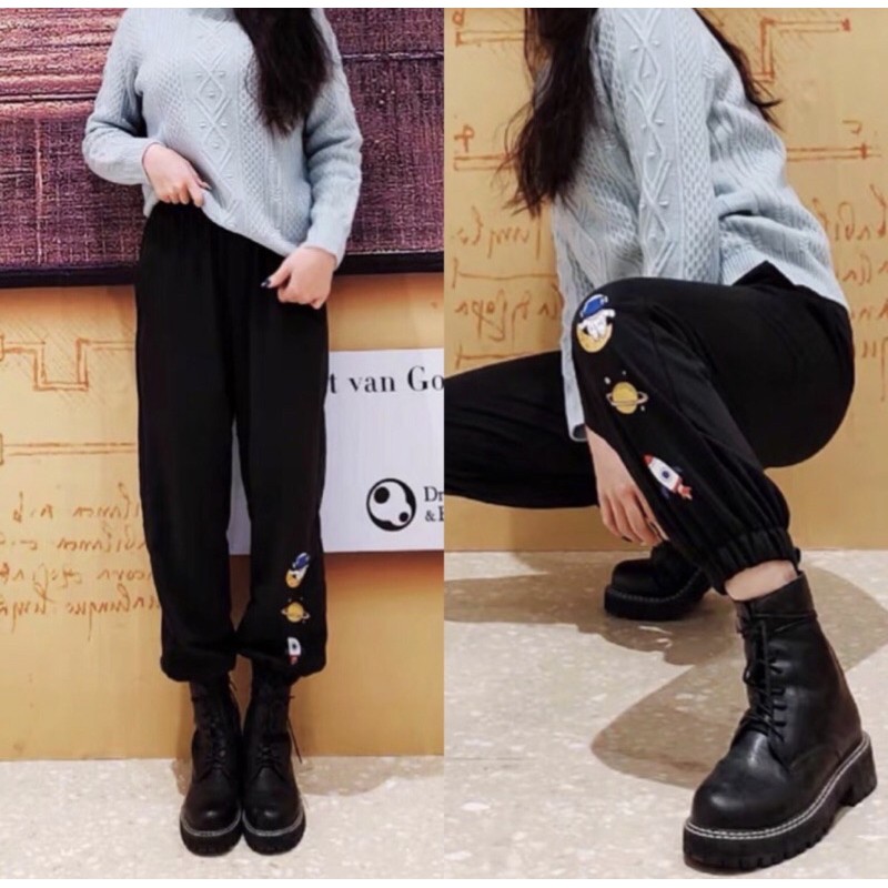 Quần Jogger Ống Suông Chất Nỉ Da Cá Hoạ tiết Gobi Ulzzang Unisex Nam Nữ ( 2 màu : Đen , Trắng )