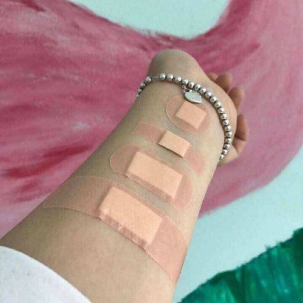 Hộp 100 Băng Cá Nhân Siêu Dính Cho Gia Đình