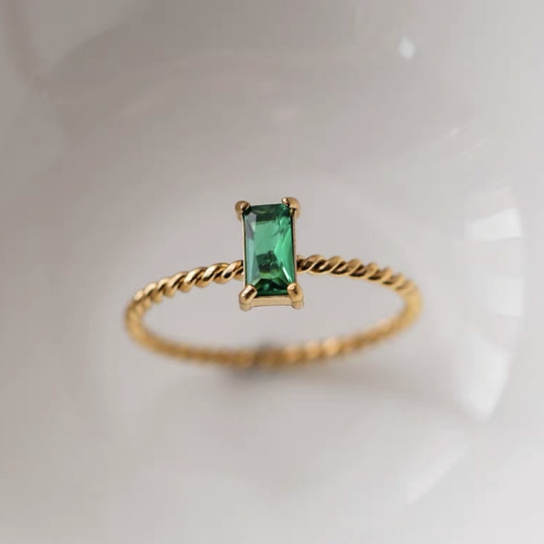 Nhẫn Xoắn Mặt Đá Nhân Tạo Nhiều Màu Titan Ko Đen TT 4407