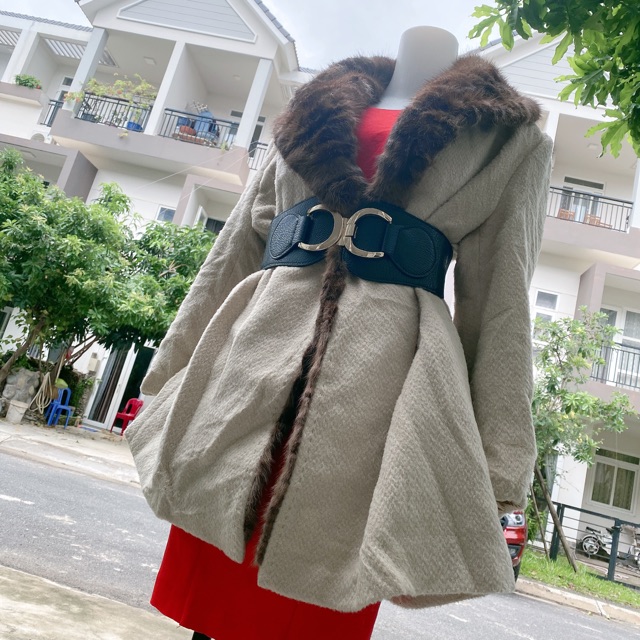 Áo khoát dạ dáng ngắn màu kem cổ phối long