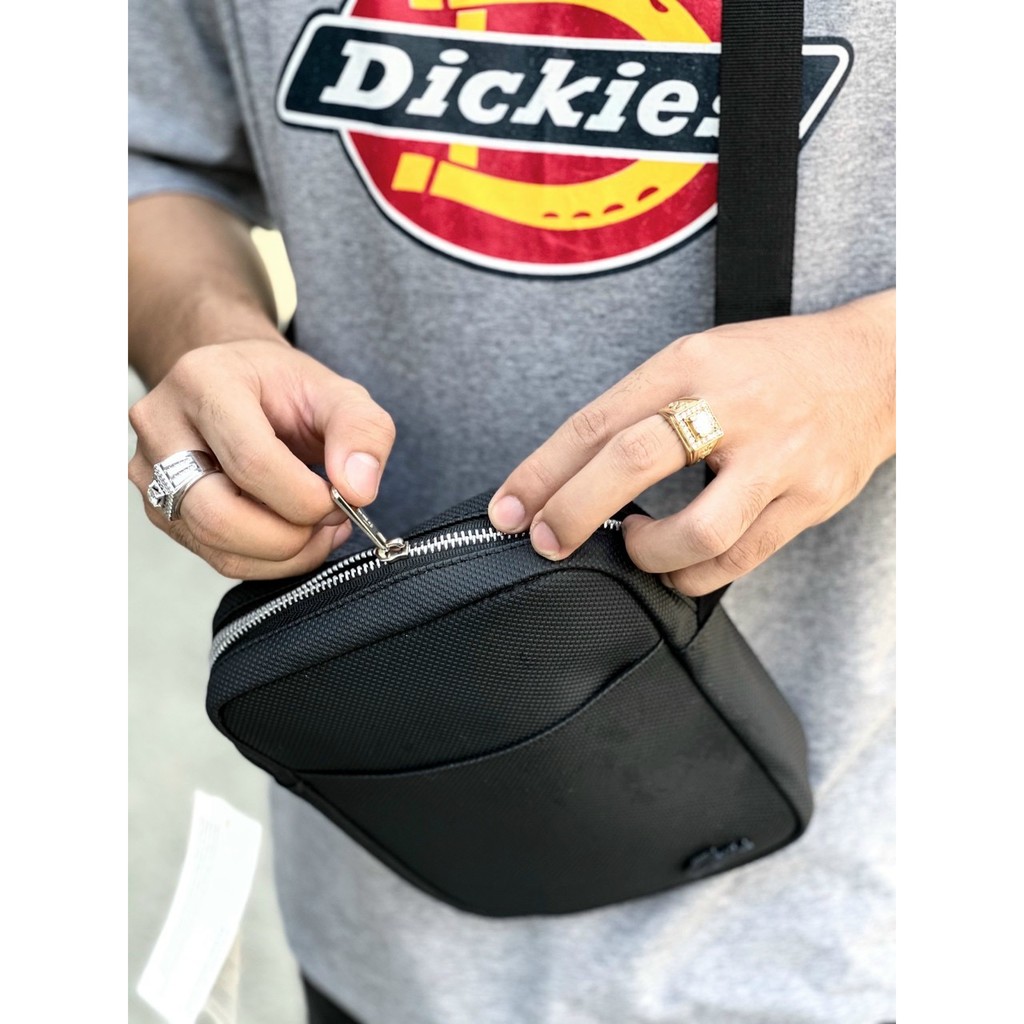 Túi đeo chéo nam Lacoste Men's Classic Petit Piqué Vertical Zip Bag