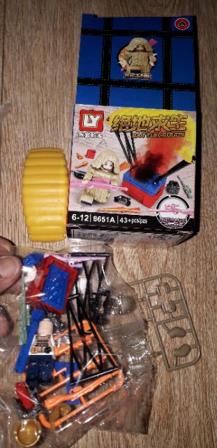 Lắp ráp 1 hộp LegoBattle Hộp thính kèm áo giáp và  phụ kiện bằng nhựa LY8651