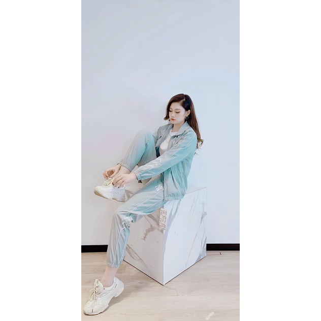 (HÀNG XUẤT XỊN) Set bộ gió nữ XANH DA TRỜI 2 lớp ÁO LÓT LƯỚI N//Y, LƯNG SAU IN, NGỰC THÊU VIỀN. LOGO,KHOÁ TÚI QUẦN.