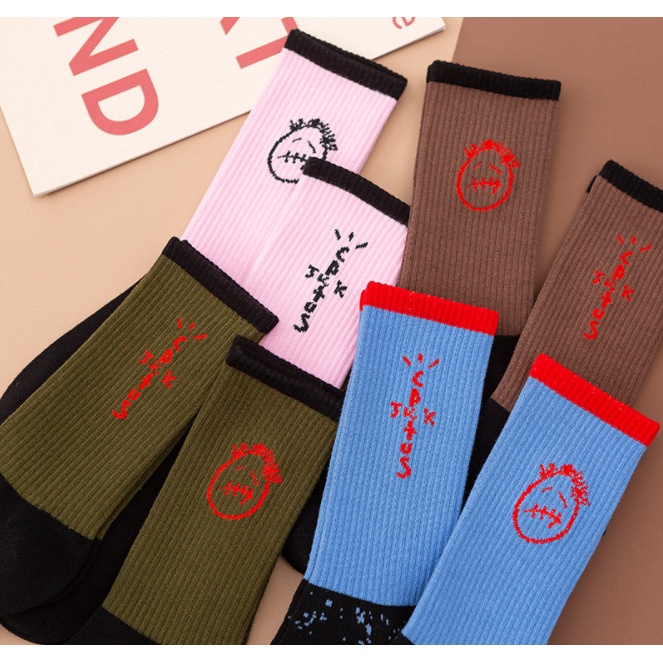 Vớ Travis Scott Nam Nữ phong cách thể thao, trẻ trung và năng động.