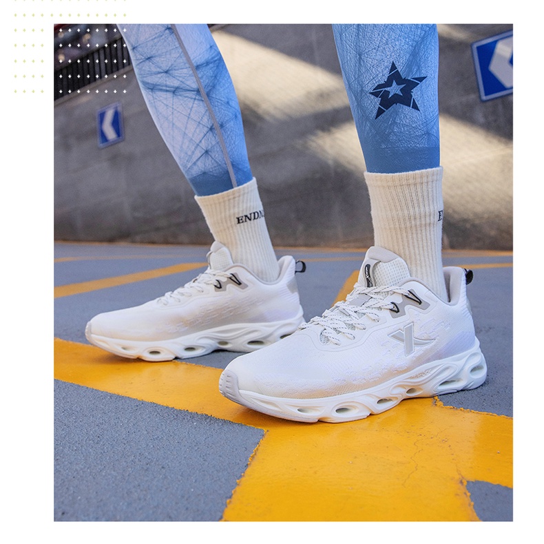 Giày Chạy Bộ Siêu Nhẹ Thoáng Khí Chất Liệu Mềm Mại Thời Trang Cho Nam Giới