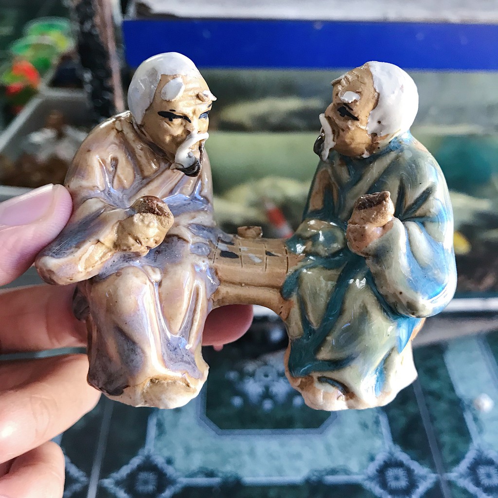 HAI ÔNG ĐÁNH CỜ TRANG TRÍ HỒ CÁ NON BỘ DÀI 10CM RỘNG 4CM CAO 8CM