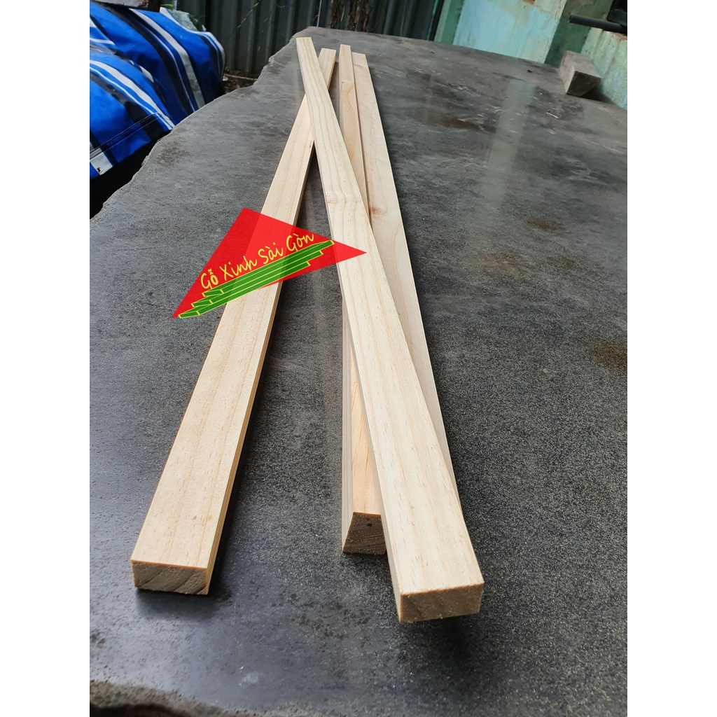 Thanh gỗ thông vuông 2x3cm dài 1m2 bào láng 4 mặt dùng làm khung sườn, decor,sử dụng nhiều mục đích..