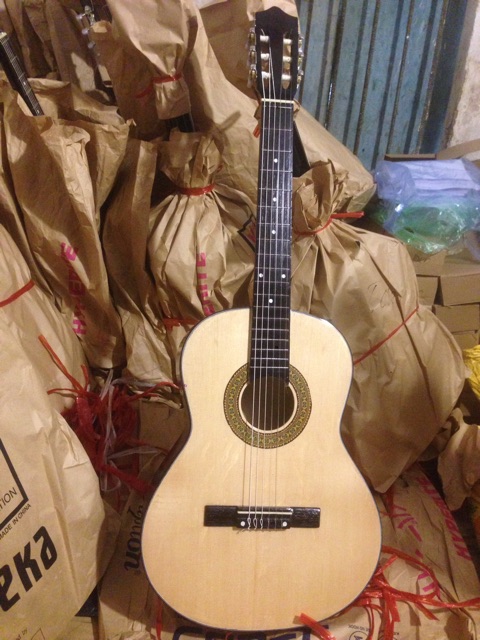 Guitar Classic dây nilon S55 mặt gỗ thôngq