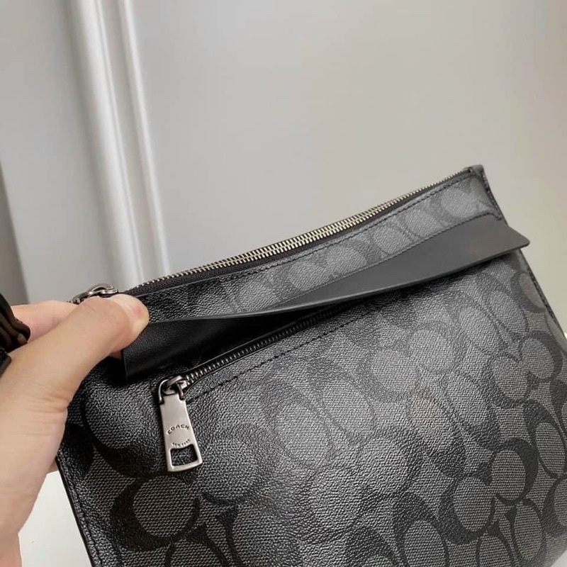 Clutch Coach Carryall Pouch | BigBuy360 - bigbuy360.vn