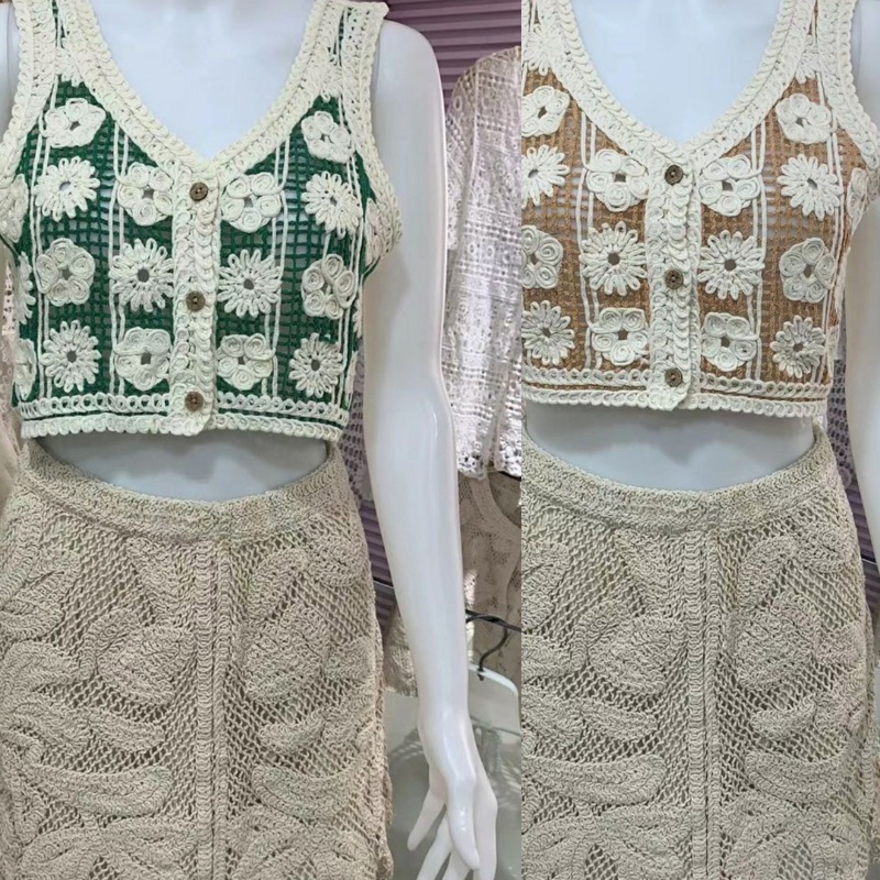 Áo Lửng Đan Móc Không Tay Cổ Chữ V Dáng Rộng Thêu Hoa Phối Nút Thời Trang Cho Nữ