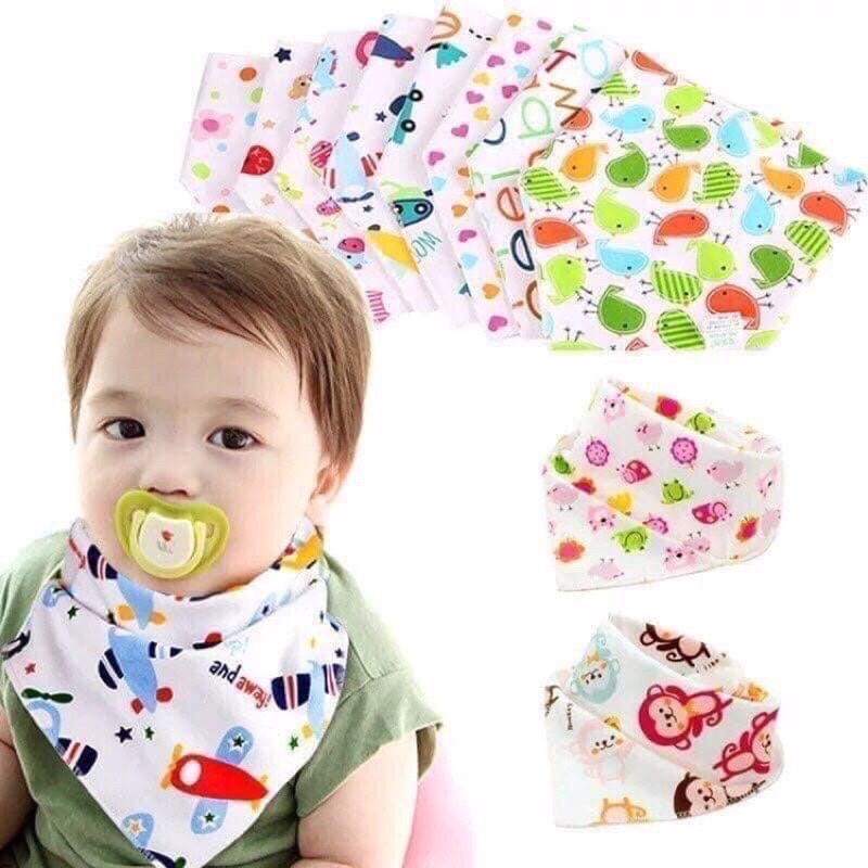 Khăn yếm tam giác chất liệu cotton 2 lớp có cúc bấm cho bé