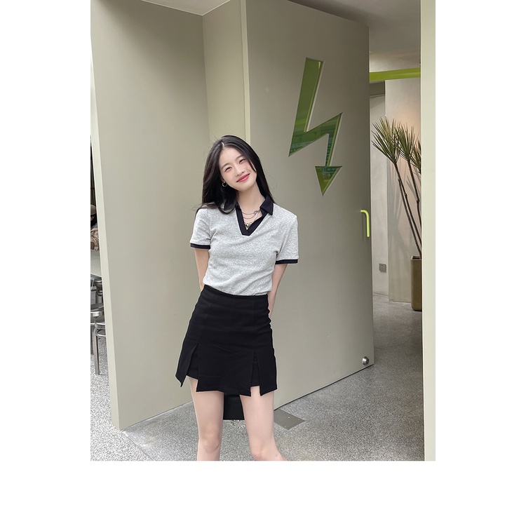 Áo thun tay ngắn cổ chữ V màu tương phản phong cách Hàn Quốc cho nữ
