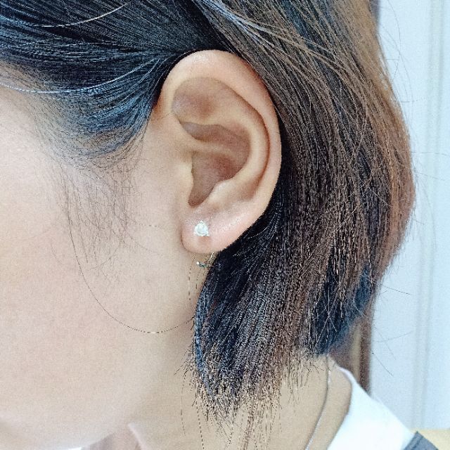 Khuyên móc đá nhân tạo