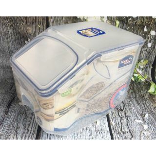 Thùng gạo 10Kg Lock&Lock HPL510