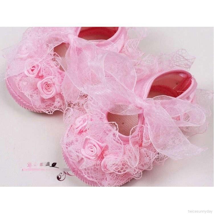 Giày đế mềm đính hoa dễ thương cho bé gái