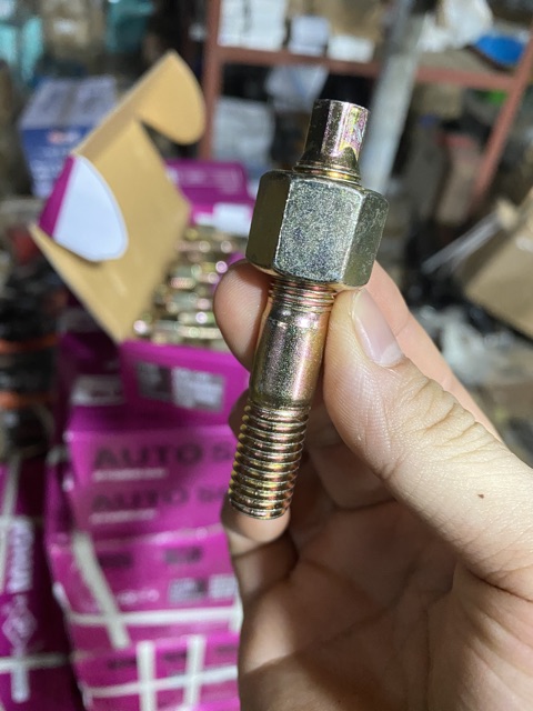 Sản phẩm gia đình làm: Combo 120 con ốc láp 12 2 đầu ren mũ vuông