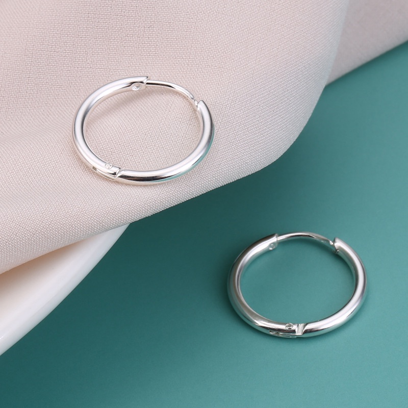 Fashion personality titanium coil earrings Simple hip hop earrings European and American fashion earrings