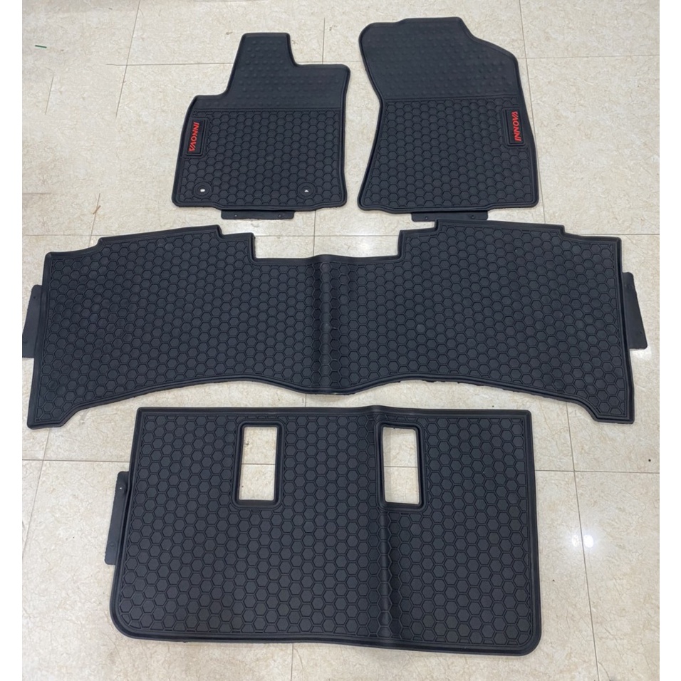Thảm lót sàn cao su xe Toyota Innova 2006 đến 2021 màu đen chữ đỏ, 3 hàng ghế, cao su đúc ko mùi, dễ vệ sinh lau rửa