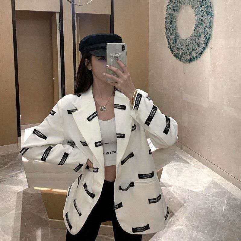 Áo khoác blazer nam nữ form suông dáng dài màu trắng phong cách trẻ trung năng động thời trang cá tính M133HD | BigBuy360 - bigbuy360.vn