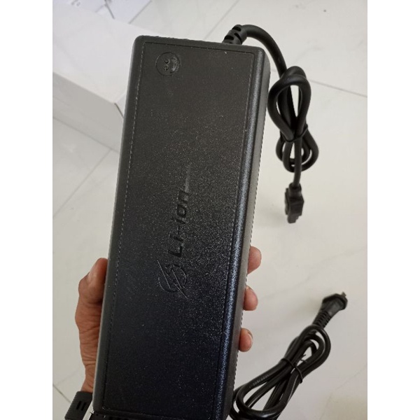 Sạc xe điện 84v 10a