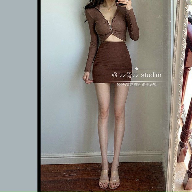 Set body áo croptop tay dài chân váy màu nâu siêu tây