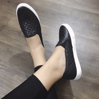 Giày slip on da cá sần chỉ