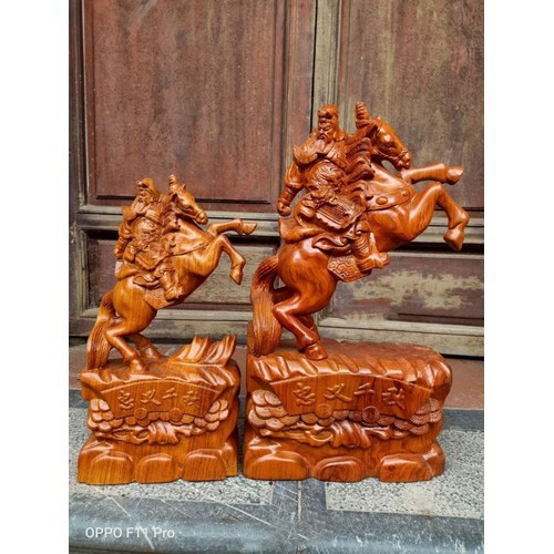 Tượng Quan Công Cưỡi Ngựa Gỗ Hương