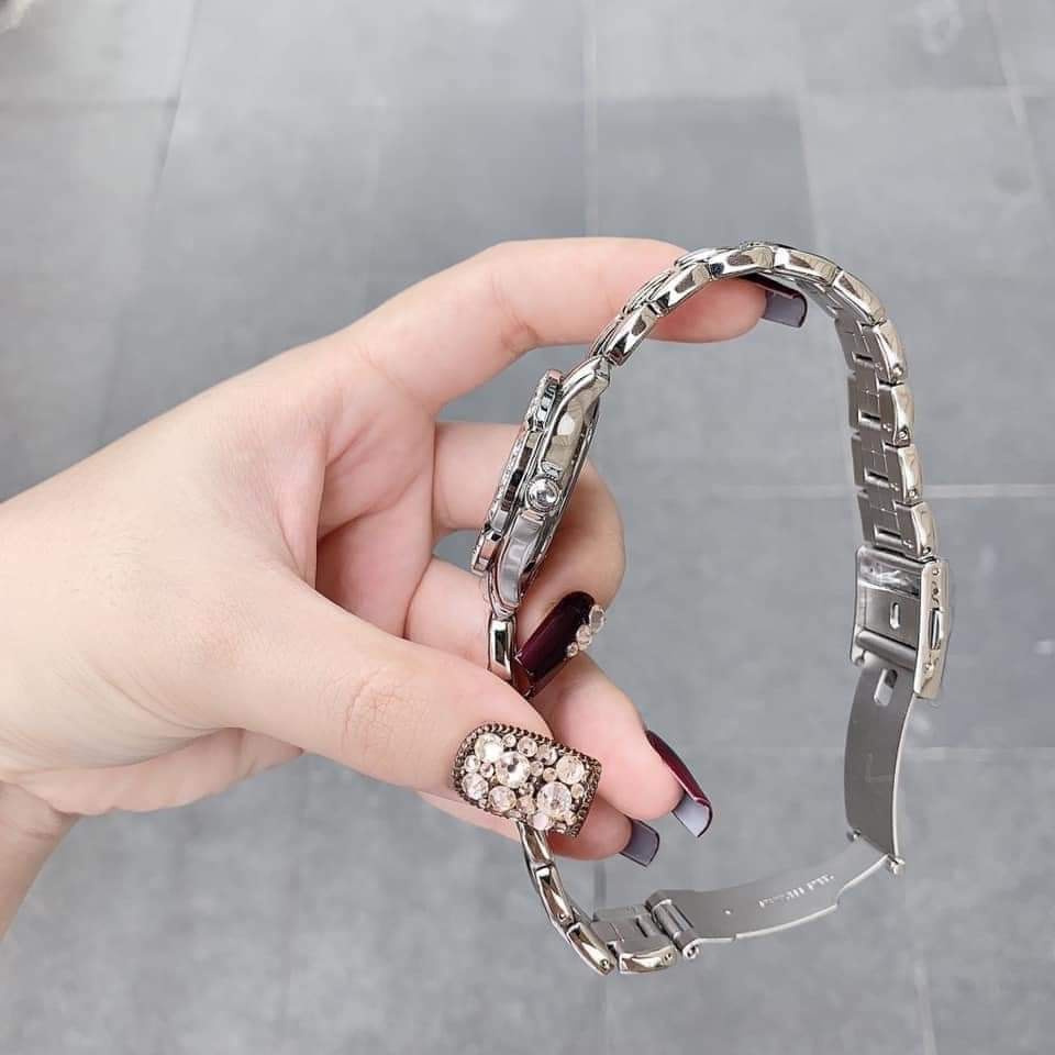 Đồng Hồ Nữ Guess Mid-Size Sporty Chic Crystal-Accented Silver-Tone G75511M