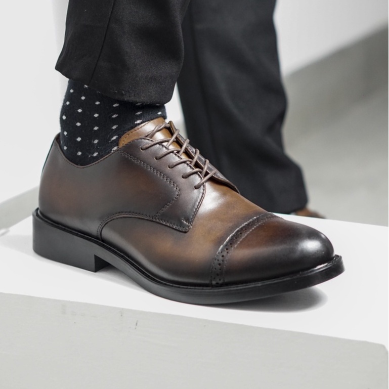 Giày da nam công sở đục lỗ sang trọng mũi tròn có 2 màu nâu và đen da bò thật