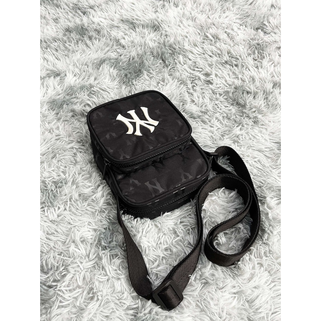 Túi Đeo Chéo NY Monogram Mini Bag Black B403