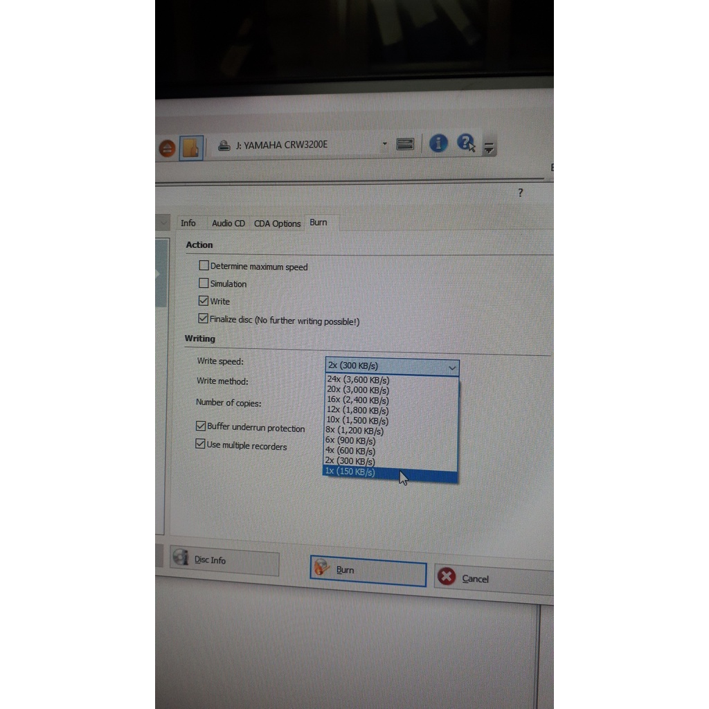 Ổ ghi CD chuyên nghiệp Yamaha 3200