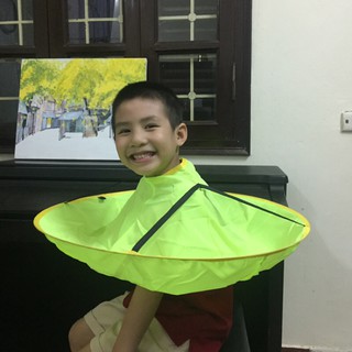 Áo choàng cắt tóc có khay hứng cho bé
