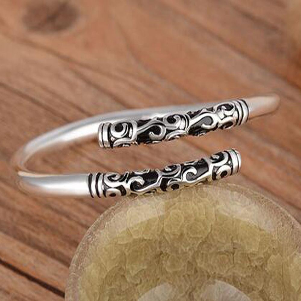 Lắc tay nam mạ bạc Thái với thiết kế xoắn sáng tạo và mạnh mẽ