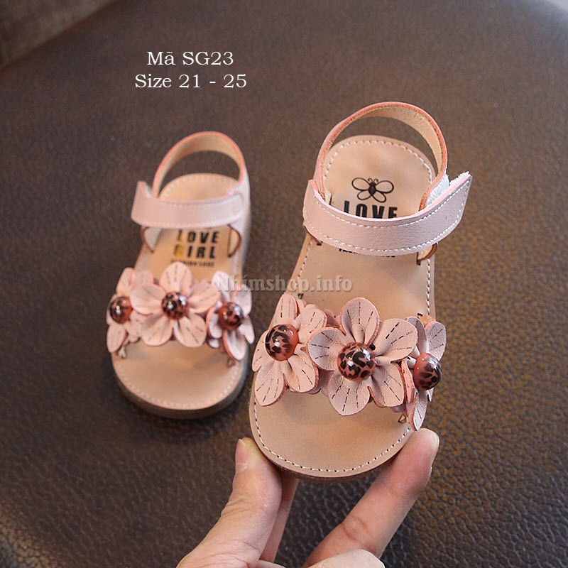 Sandal bé gái 1 - 3 tuổi kiểu dáng Hàn Quốc da Pu mềm gắn hoa xinh xắn SG23