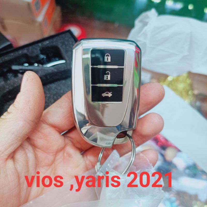 Ốp Khóa Xe TOYOTA  Vios, Yaris 2019 2020 2021  chìa thông minh có kèm móc treo