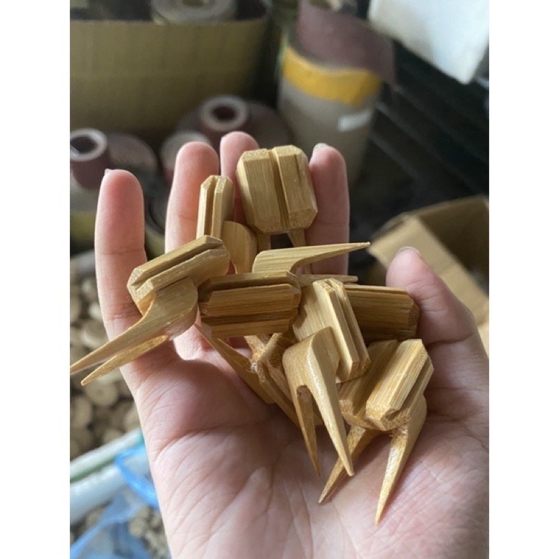 Xiên hoa quả, xiên chuối cho chim ăn (tre)
