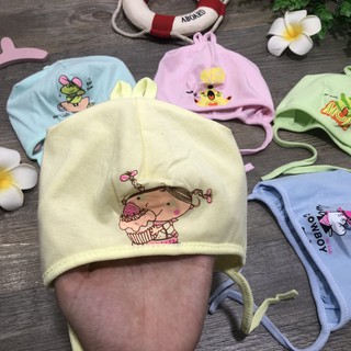 Mũ sơ sinh buộc dây cho bé