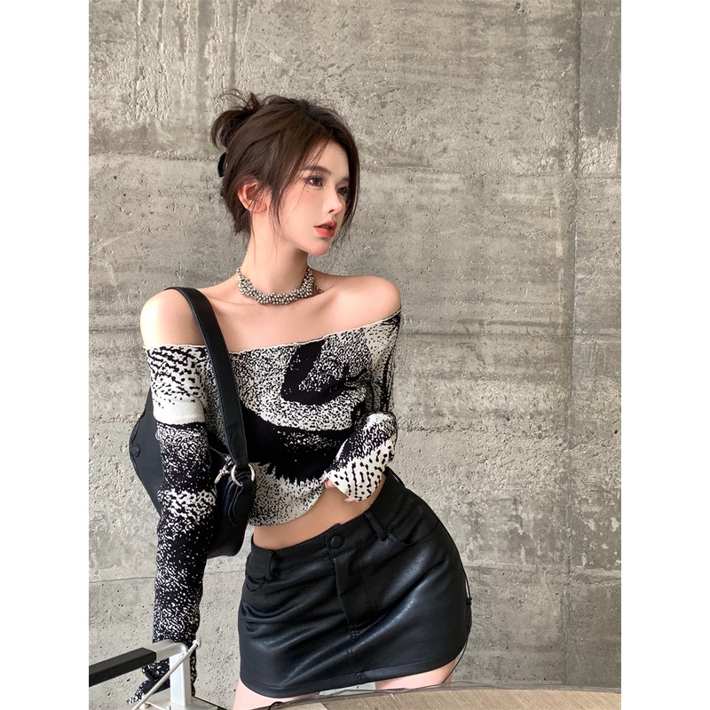 Áo sweater Dài Tay Trễ Vai Phối Hai Màu Đen Trắng Sành Điệu