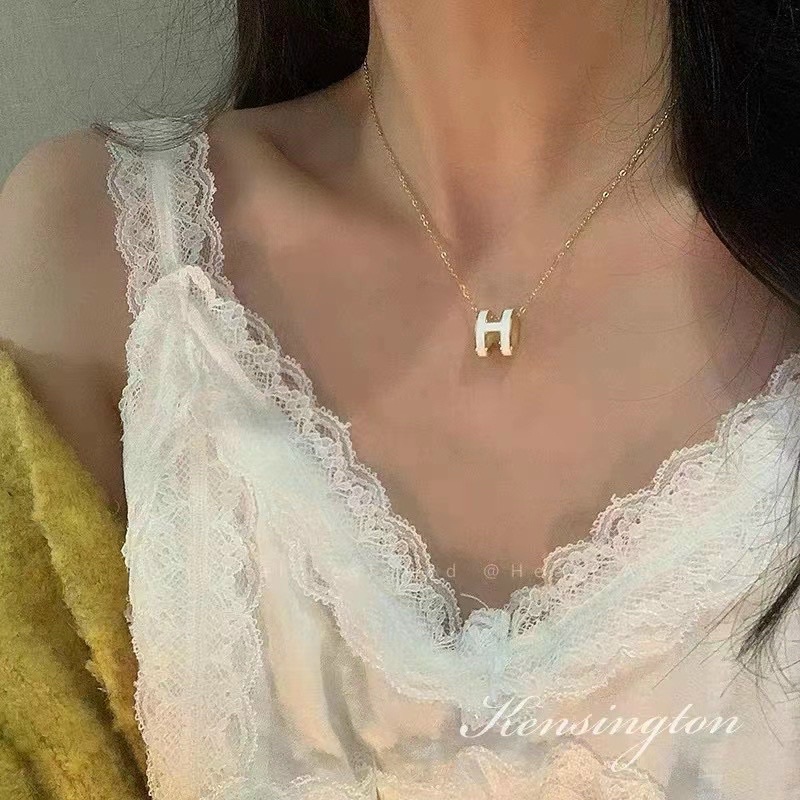 Dây chuyền titan chữ H màu trắng - viền vàng  |Nguyễn Trà Dương|