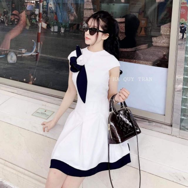Đầm chữ A đính 3 hoa