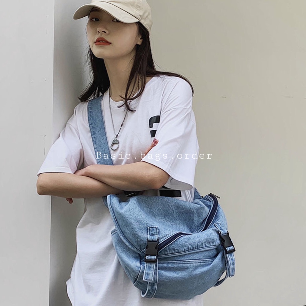 Túi jeans đeo vai đeo chéo màu đậm nắp nhựa cài phong cách ulzzang