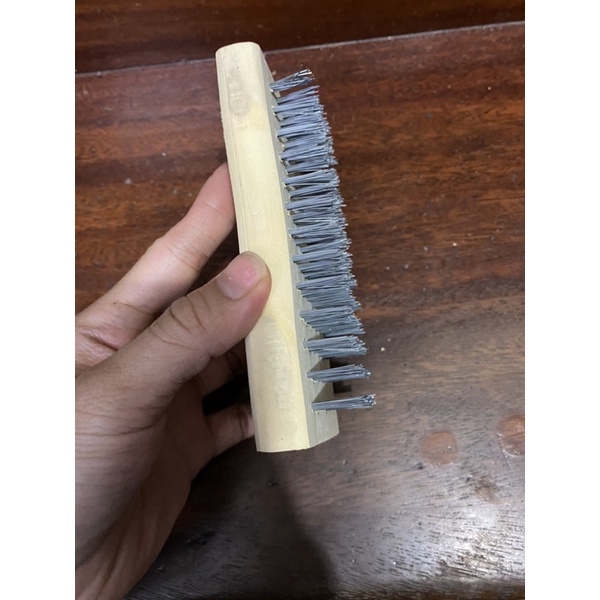Bàn trải sắt đánh rỉ sét cầm tay cán gỗ