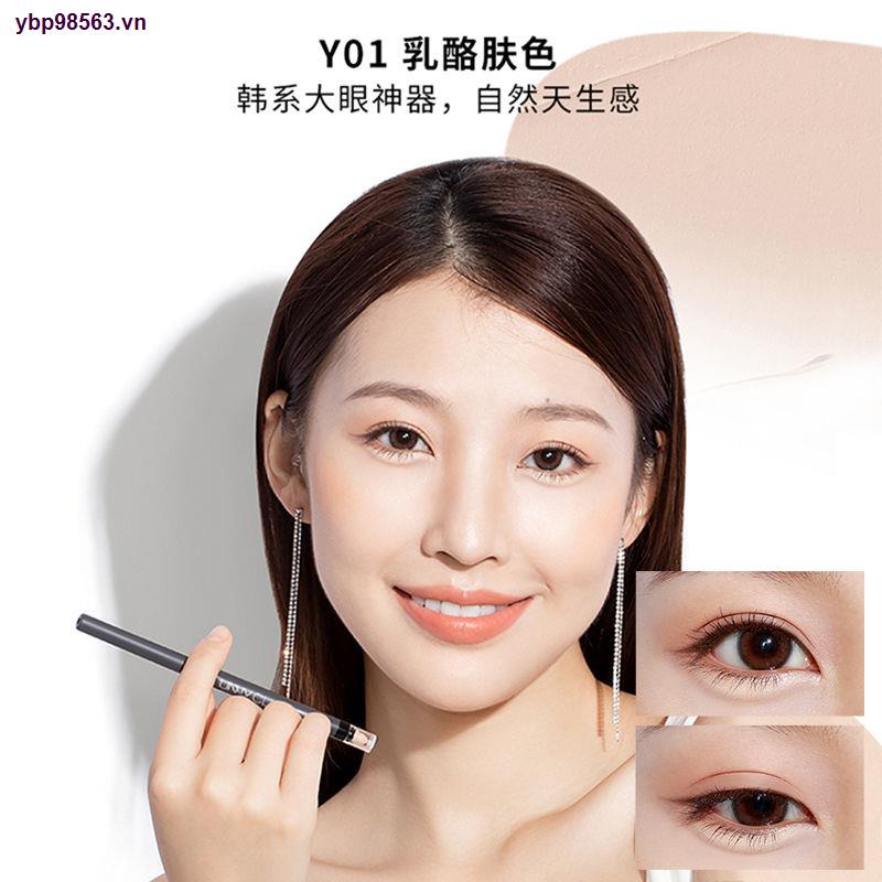 Bút kẻ mắt hai đầu màu lì và ánh ngọc trai kết hợp trang điểm bắt sáng tự nhiên
 | BigBuy360 - bigbuy360.vn